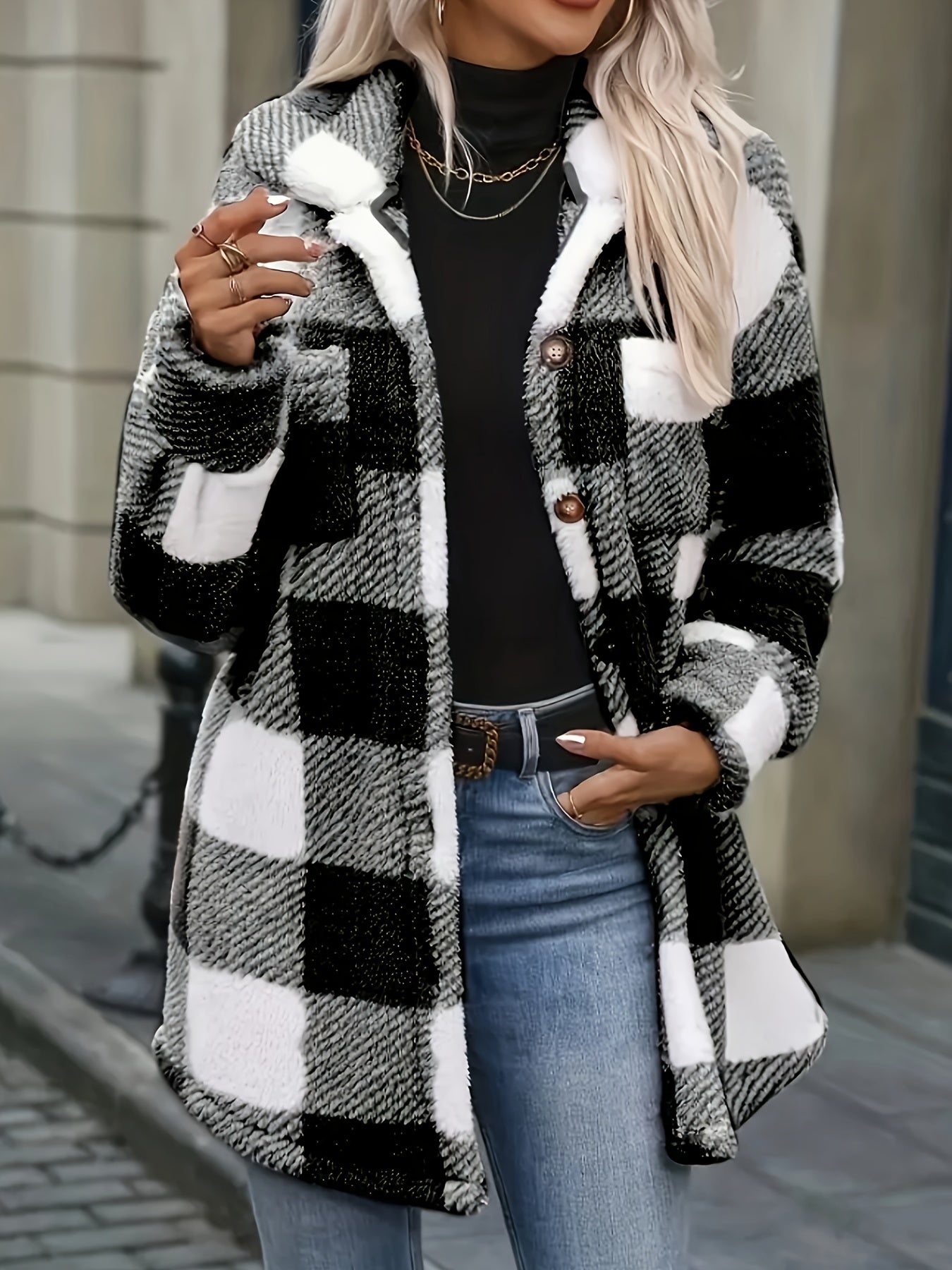 Ny trendy rutete teddyjakke for kvinner – myk, varm og elegant